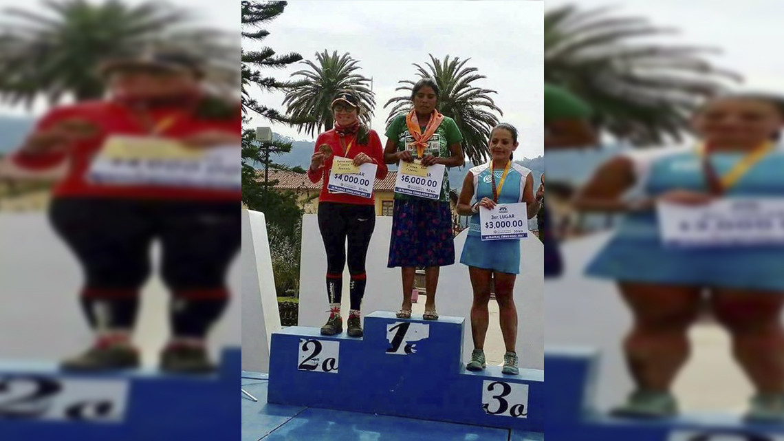 Mujer tarahumara gana ultramaratón en Puebla