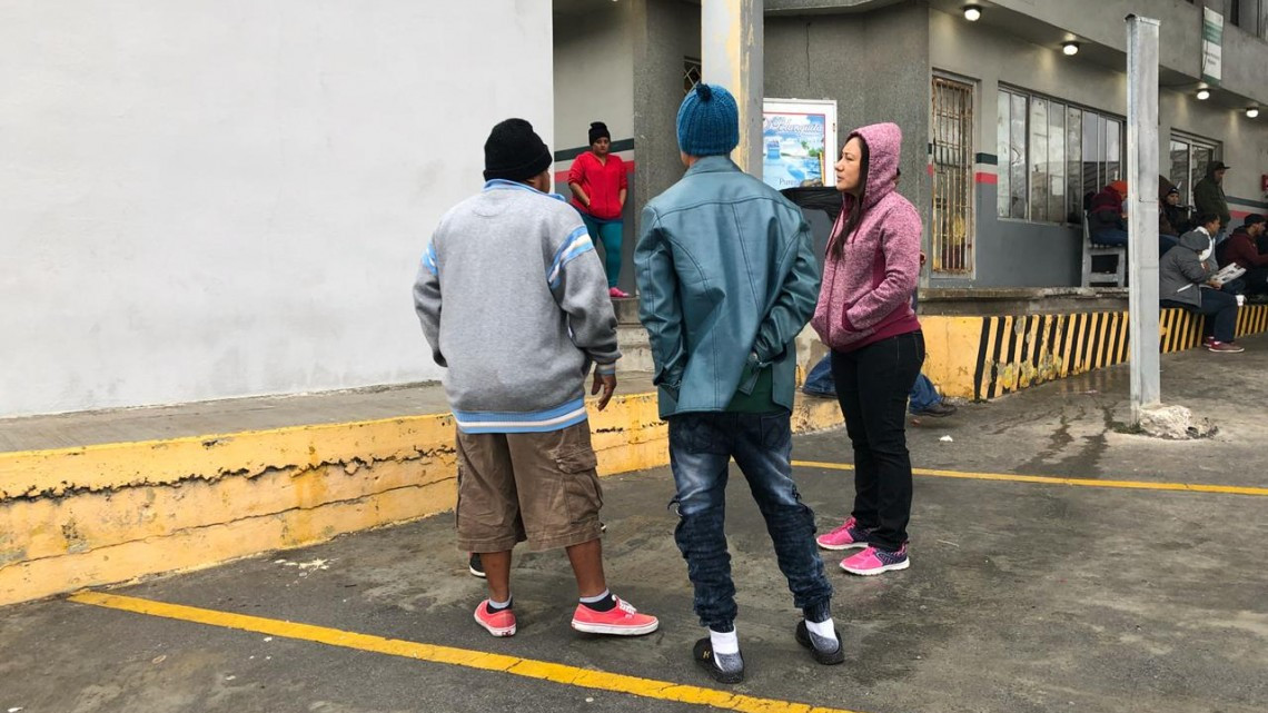 Denuncian centroamericanos preferencia sobre cubanos