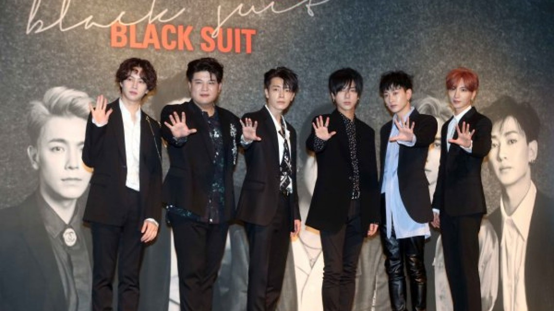 Super Junior presenta "Black Suit"