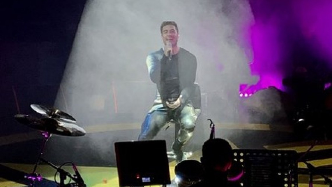 Carlos Rivera se presenta con éxito en el Domo Care