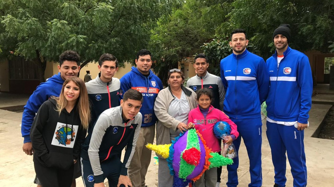 Dibujan sonrisas a pequeños