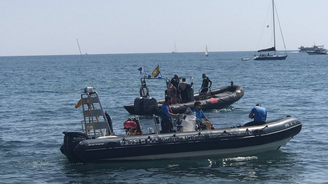 Desalojan playa de la Barceloneta por un artefacto explosivo