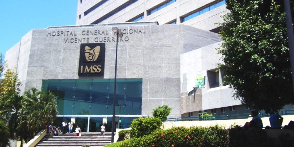 Le extirpan seno a mujer por error