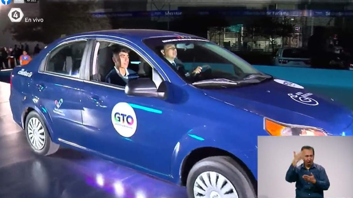 Alumnos de preparatoria de Guanajuato crean vehículo eléctrico