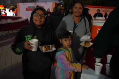 Agradecen familias de Nuevo Laredo mega rosca de reyes en el vivero mágico