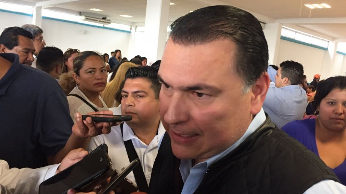 Gobierno entrega material en zona sur para construcción