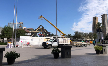 Inician trabajos para instalar mega altar en Plaza principal 
