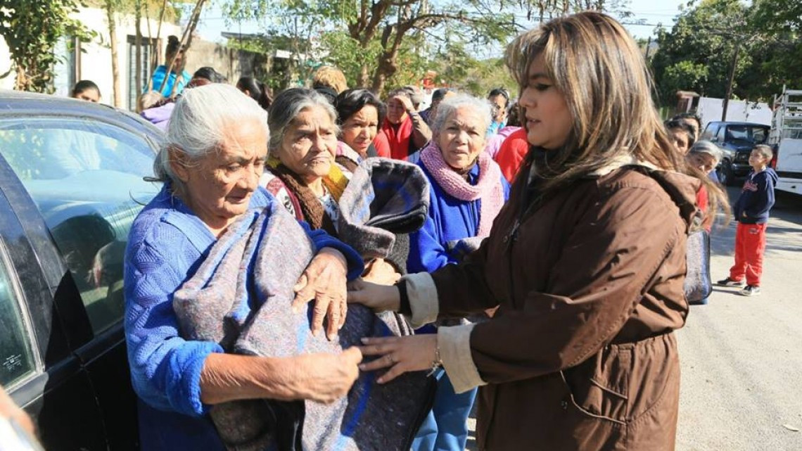 Entrega DIF Tamaulipas despensas y cobertores
