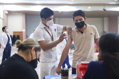 Continúan invitando a vacunación contra el COVID-19 