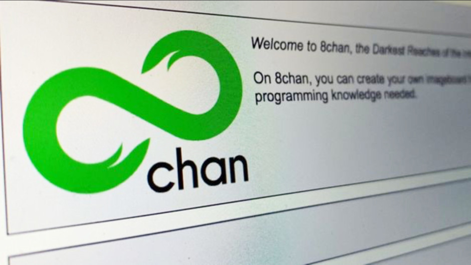 Busca creador de 8chan cerrar página