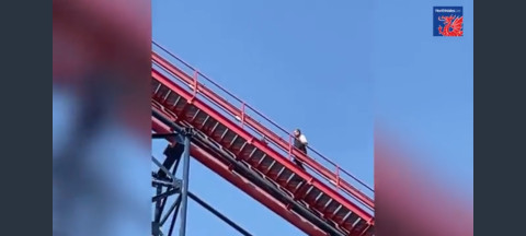 Montaña rusa se atasca a 200 pies de altura 