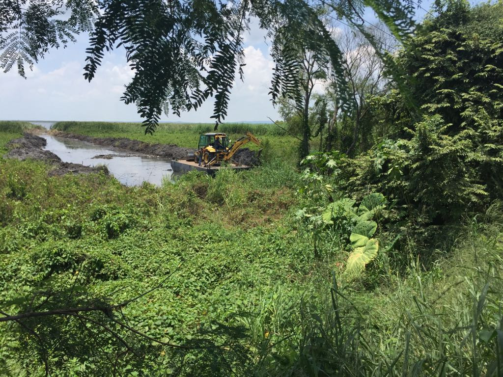 Construyen canales dentro del sistema lagunario