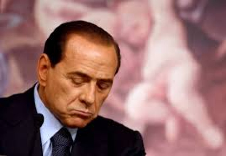 Hospitalizan a Berlusconi por una infección renal