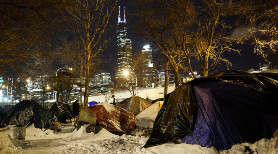Sujeto paga habitaciones de hotel en EU a indigentes por frío