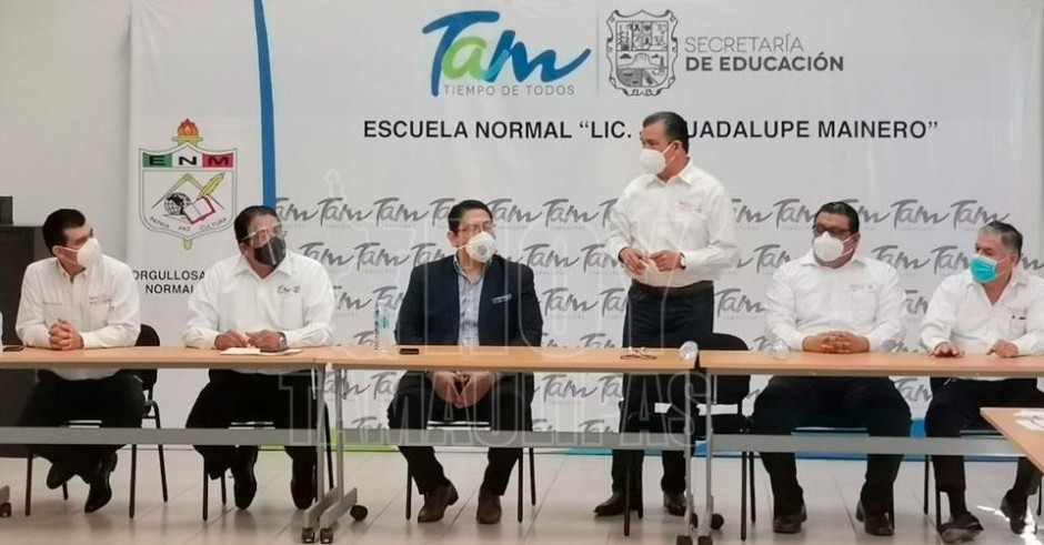 Entregas de plazas laborales a maestros en Matamoros