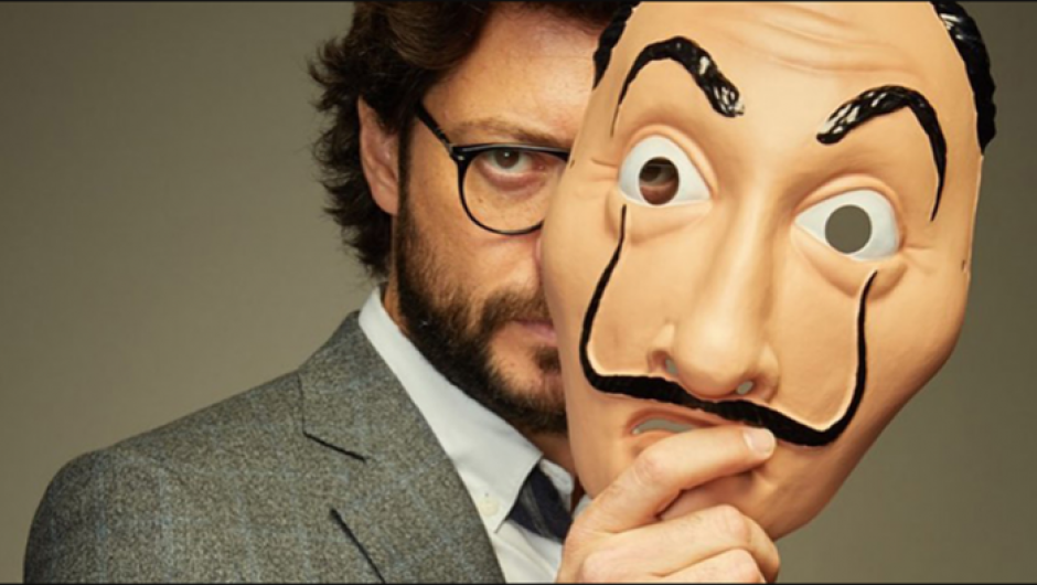 Álvaro Morte dará vida a "Óscar" en la nueva serie "El embarcadero" 