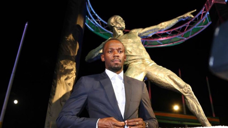 Usaint Bolt recibe estatua de bronce