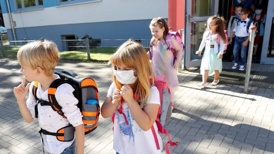 Aumenta tasas de reprobación en Texas, padres piden clases presenciales