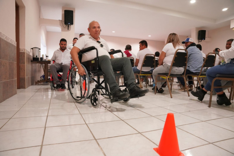 Capacitan a taxistas en inclusión y trato digno a personas con discapacidad 