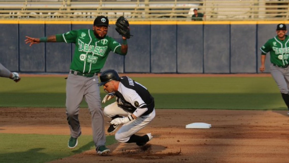 Guerreros domina a Olmecas en serie inaugural del beisbol mexicano