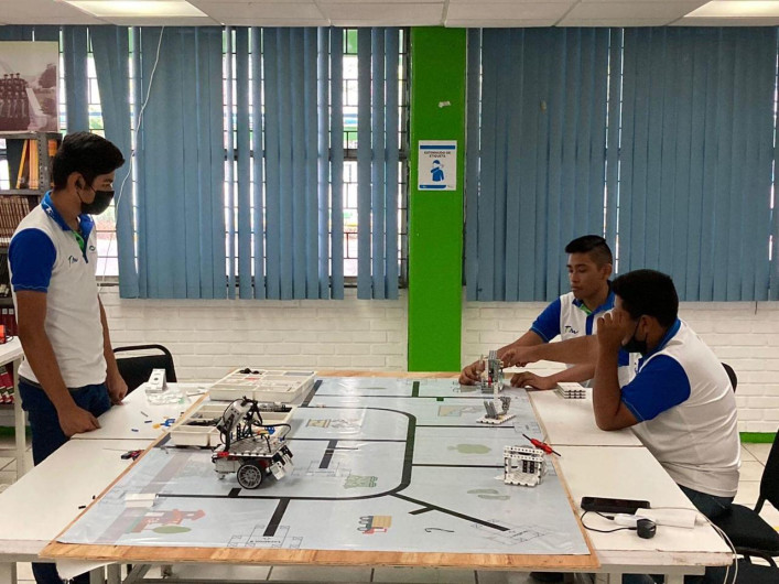 Rescatan de la deserción escolar a 120 jóvenes de Conalep