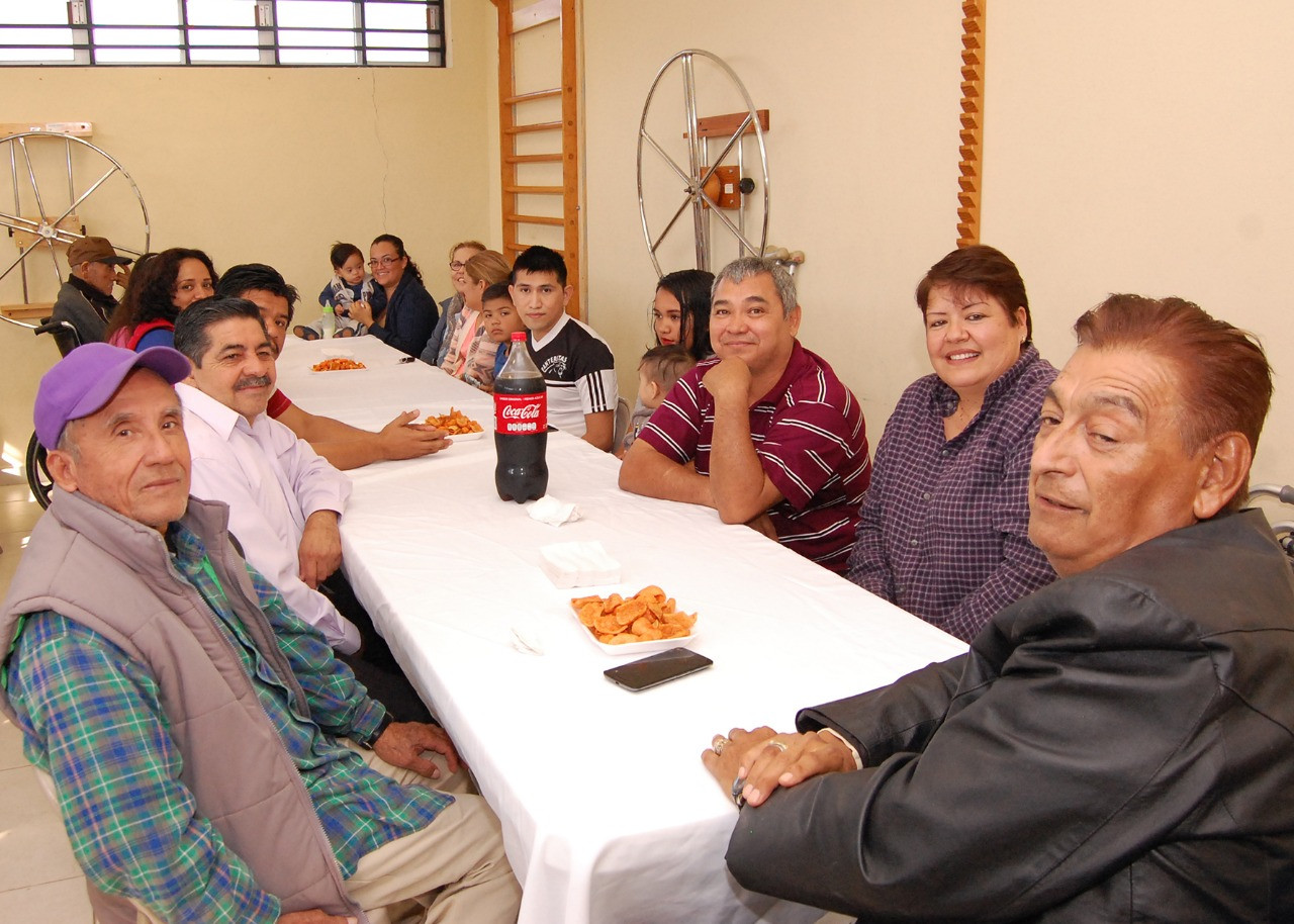 Convive Presidenta Del DIF con pacientes de la UBR