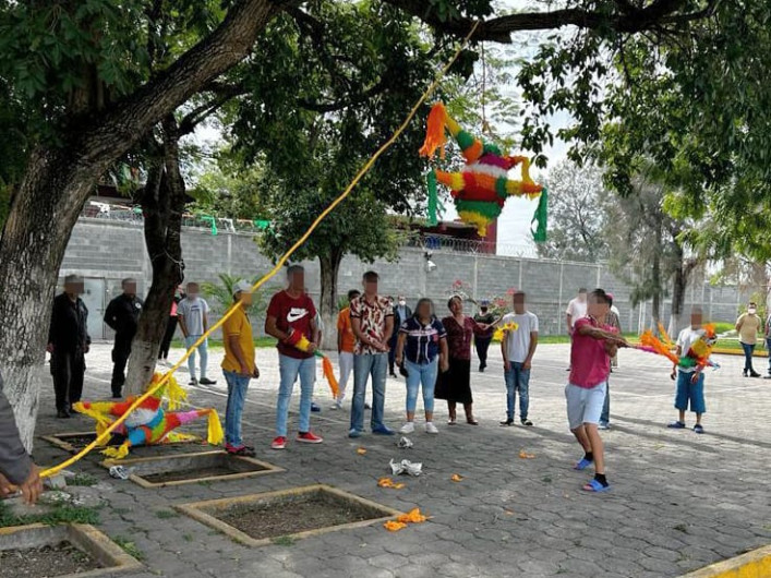 Adolescentes en internamiento tienen convivencia navideña