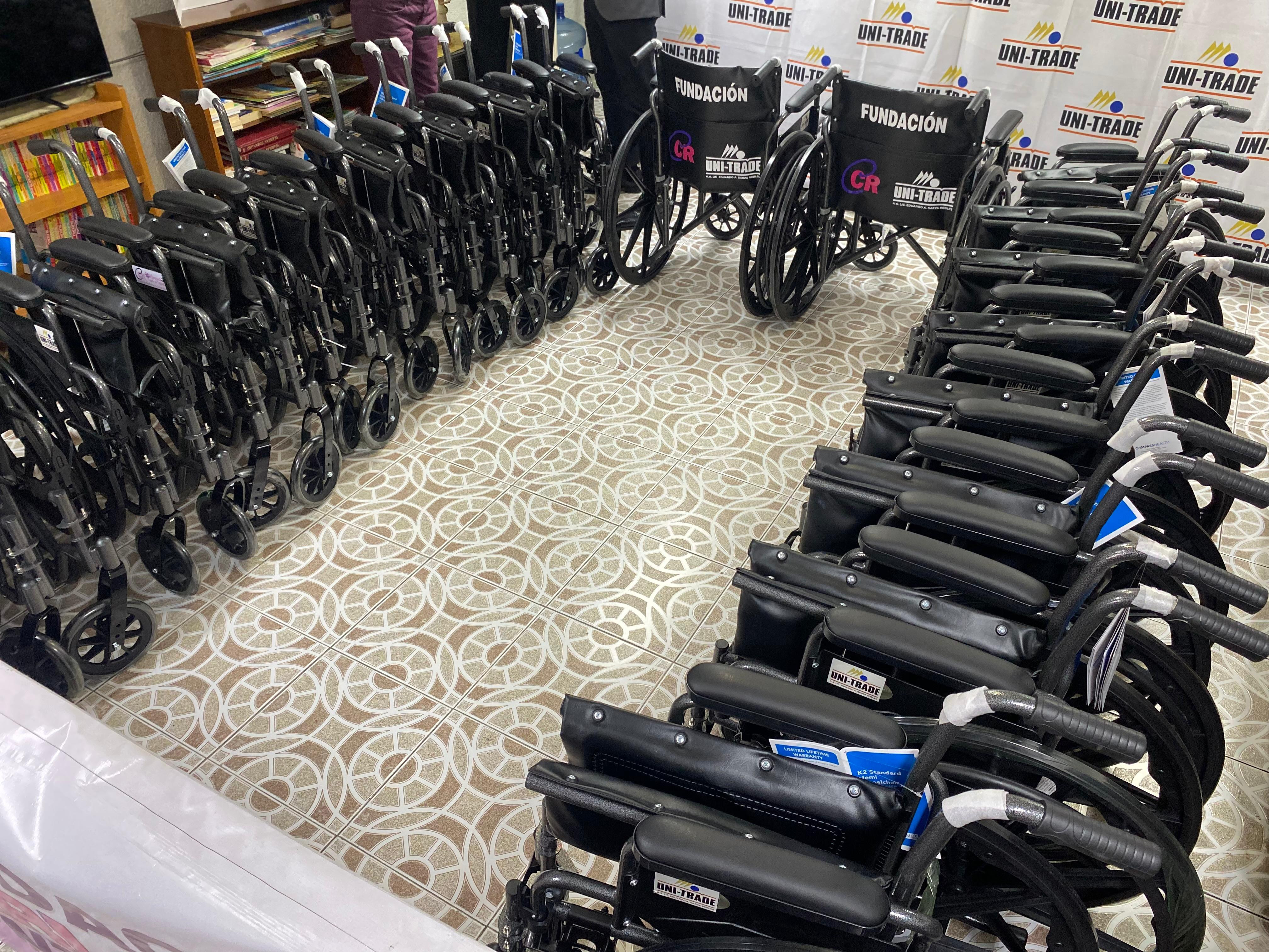 Reciben sillas de rueda para personas vulnerables 