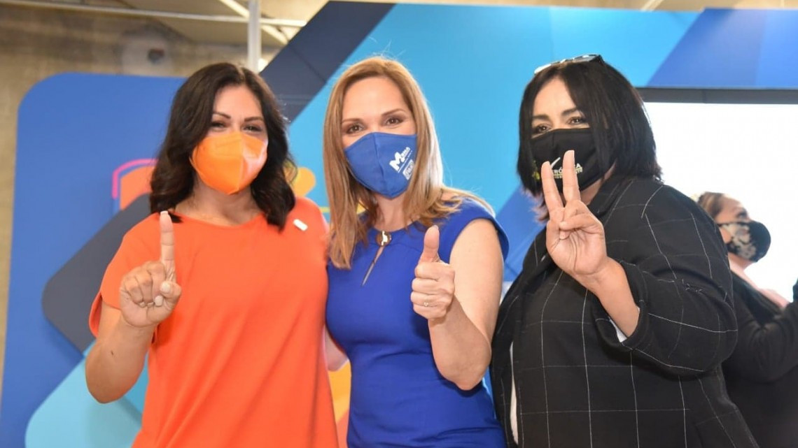 Myrna Flores participa en Conversatorio de Amprac