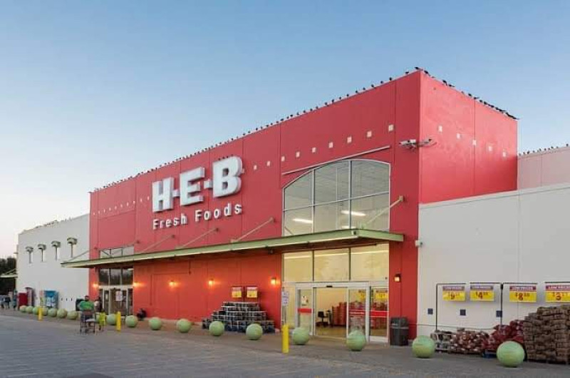 Se incendia techo de HEB en Edinburg; investigación en curso
