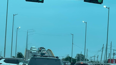 Más de tres horas de fila en puentes internacionales de Reynosa