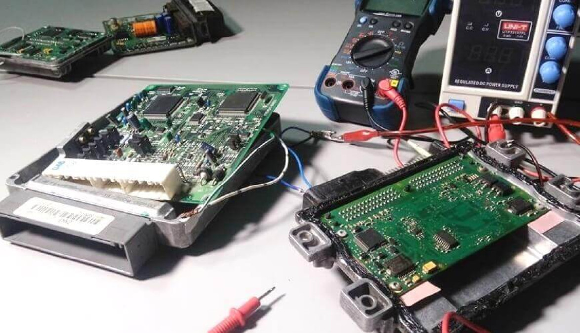 A escases de microchips se suma el neón para el paro de producción automotriz