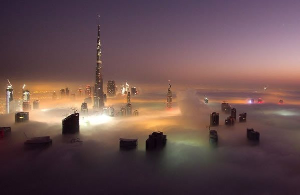 Los rascacielos sobre las nubes de Dubái