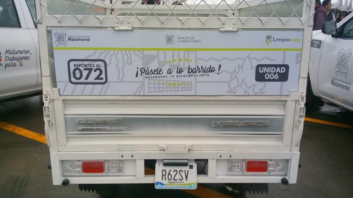 Entrega alcalde equipo para Parques y Jardines, Limpieza, y Espacios Públicos