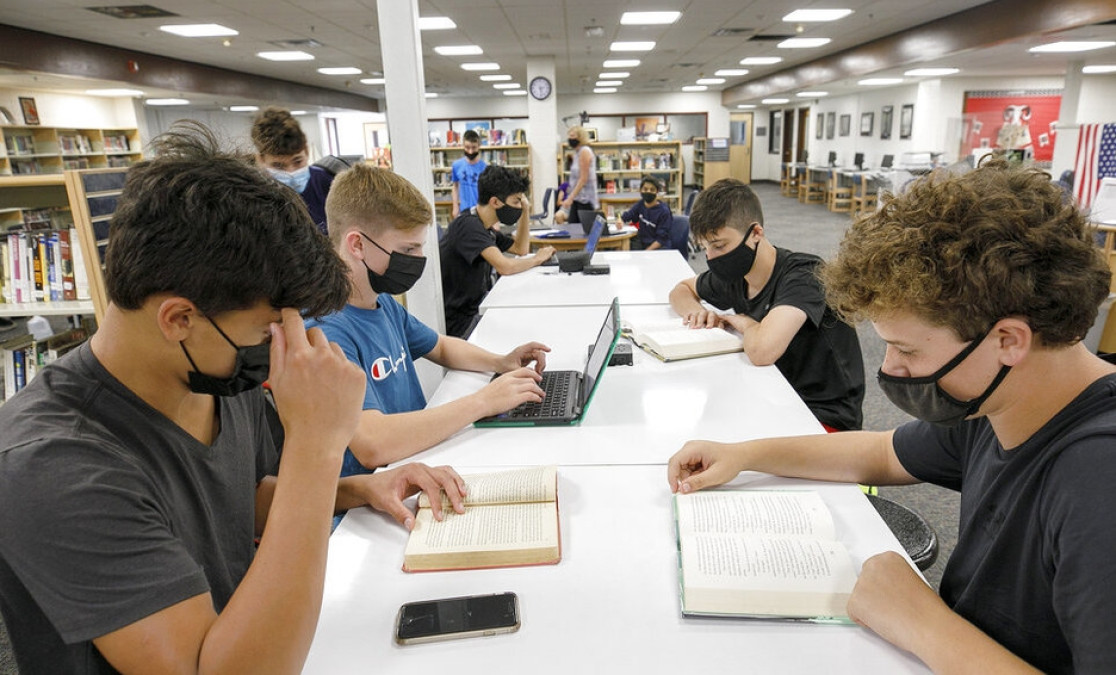 Distritos escolares de Texas rechazan demandas por el mandato de cubrebocas