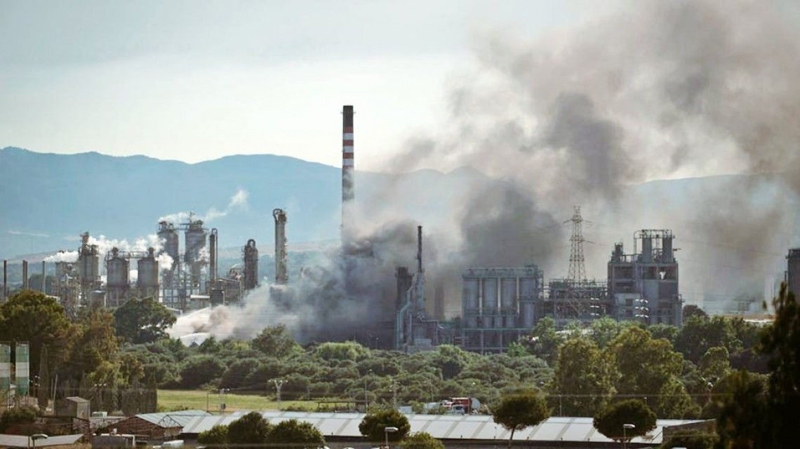 Se registra un incendio en planta química en España