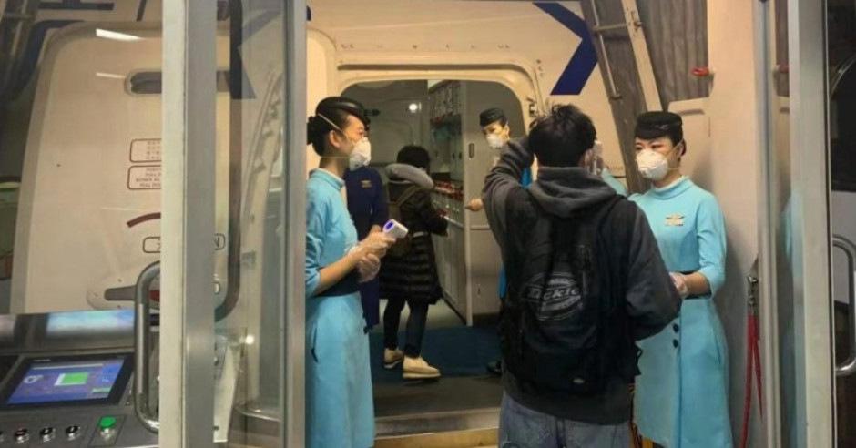 Llega a Tokio quinto vuelo con evacuados de la provincia china de Hubei