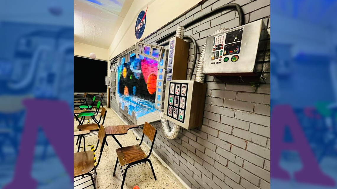 Todos a bordo: El Profe Chido decoró su salón de la NASA para estudiantes