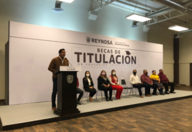 Inicia registro de becas de titulación