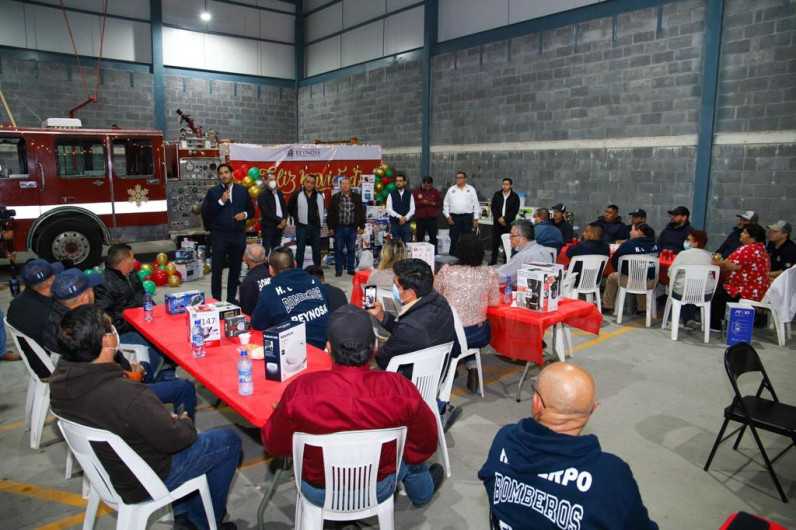 Celebra Presidente Municipal Carlos Peña Ortiz, a los héroes anónimos de Protección Civil y Bomberos