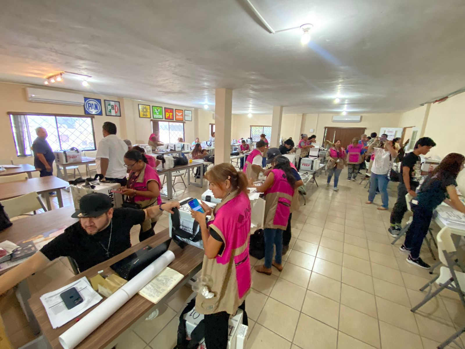 Entrega INE y IETAM paquetes electorales