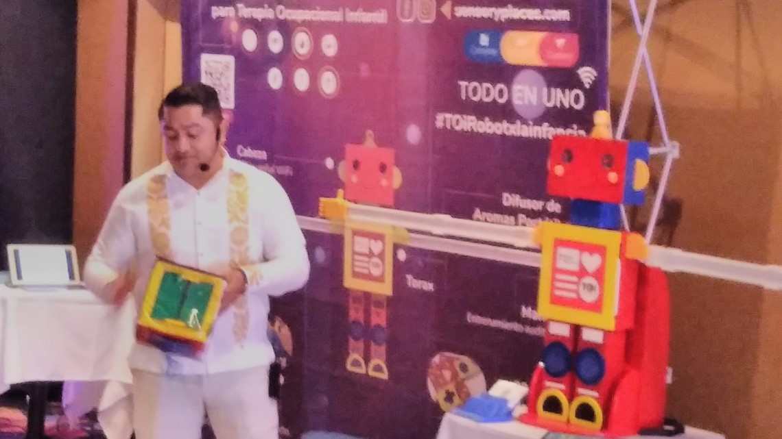 Presentan a “Toi Robot” en Matamoros
