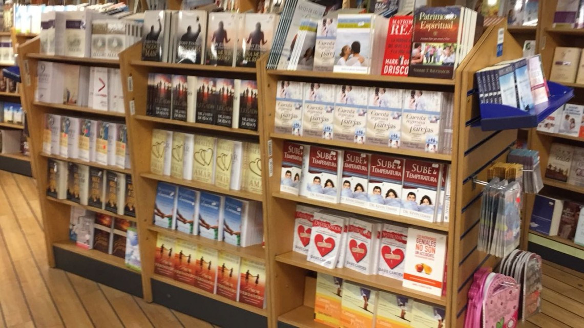 Logos Hope abre sus puertas del mayor tesoro que guarda, su biblioteca