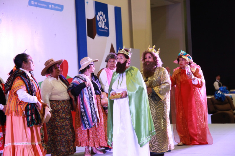 DIF Tamaulipas festeja posada navideña con adultos mayores