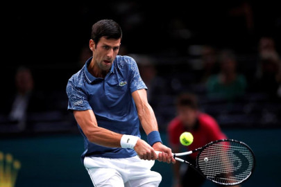 Novak Djokovic avanza a cuartos del Masters de París 