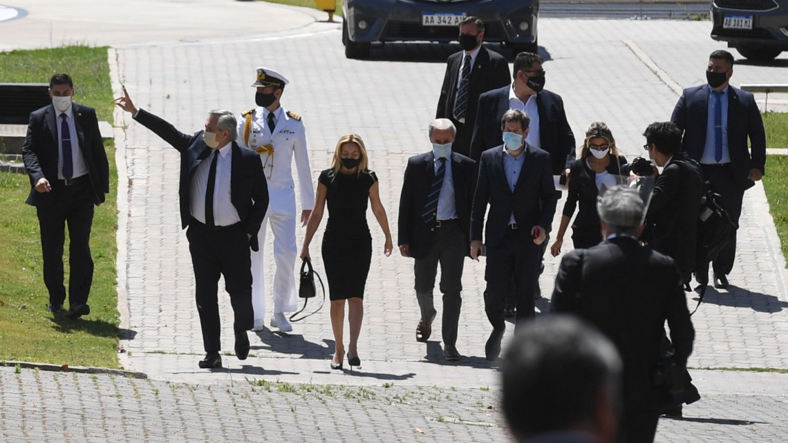 Miles de personas dan último adiós a Maradona en la Casa Rosada en Argentina