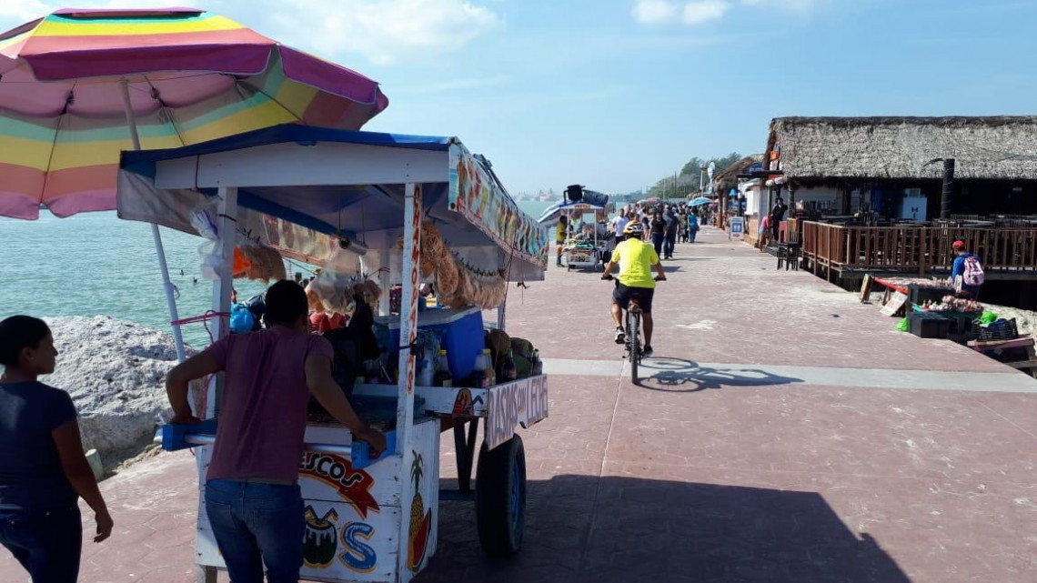 Con fuerte operativo retiran a  comerciantes en escollera de Playa Miramar