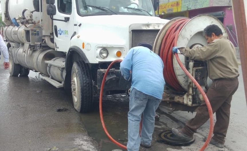 Limpieza y sondeo mantienen servicios de calidad en drenajes sanitarios