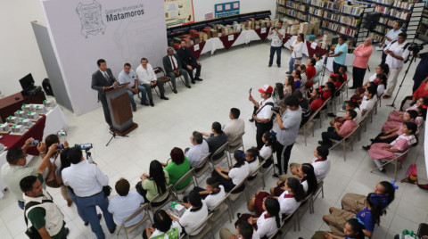 Fortalece alcalde bibliotecas escolares