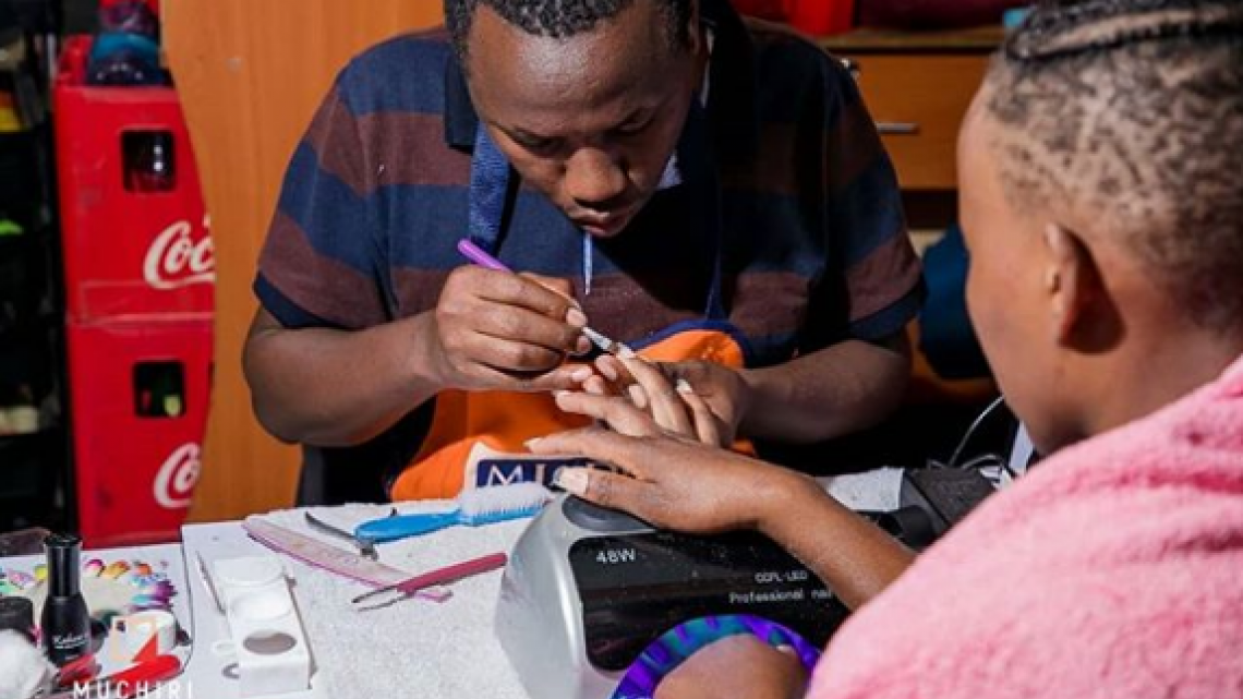 ¡El amor es real!, fotógrafo transforma a pareja para sesión